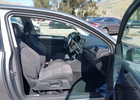 2010 Volkswagen Golf 2-Door z USA, uszkodzony, nr VIN WVWBB7AJ3AW260801